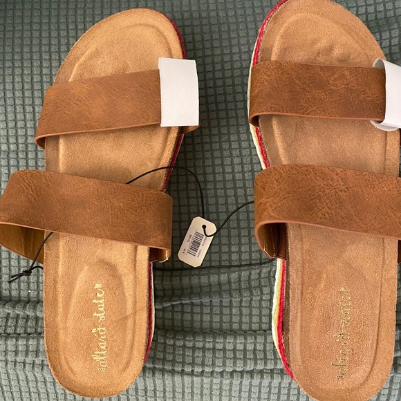 Sandals - Picture 2 of 4